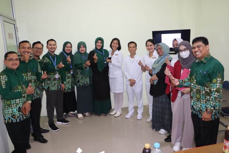 Visitasi Kampus ITEKES MUH KALBAR dari CMU Filipina